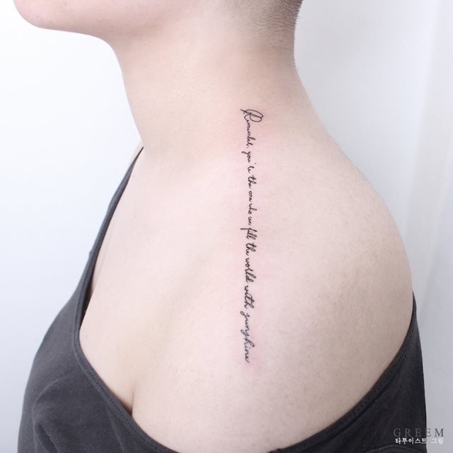 tattoo feminin pour epaule 137