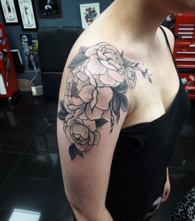 tattoo feminin pour epaule 138