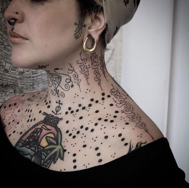 tattoo feminin pour epaule 151