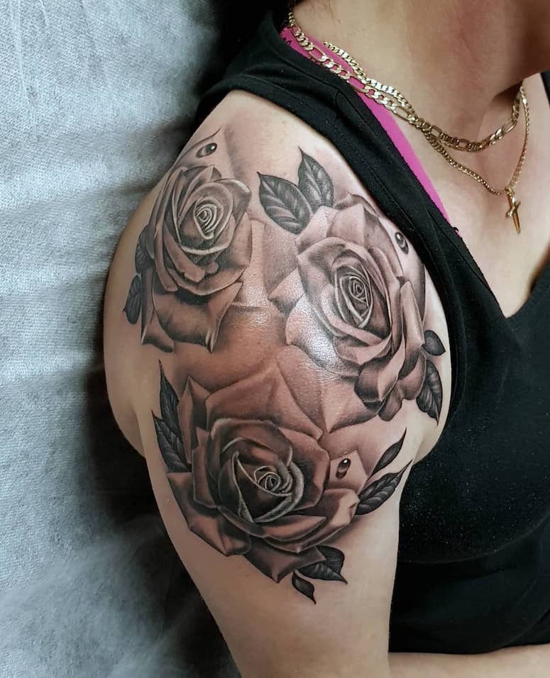 tattoo feminin pour epaule 172