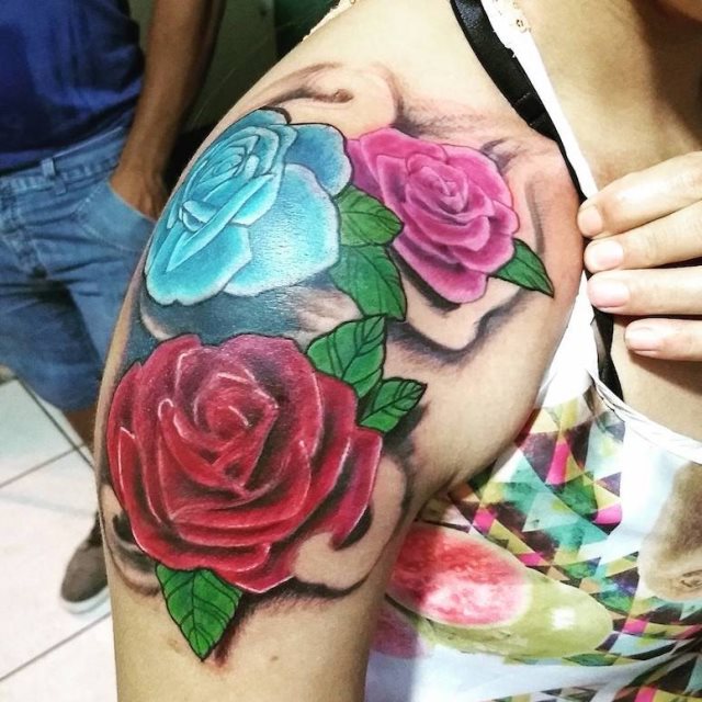 tattoo feminin pour epaule 214