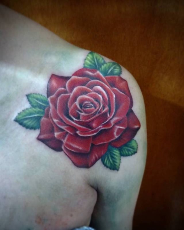 tattoo feminin pour epaule 226