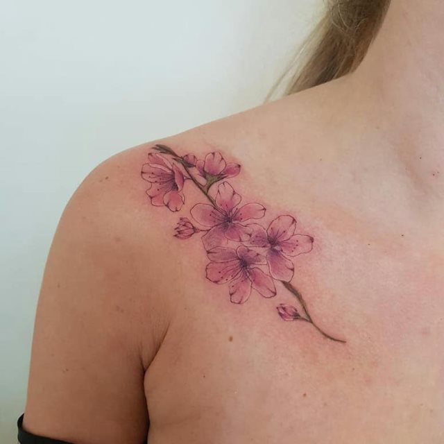 tattoo feminin pour epaule 231