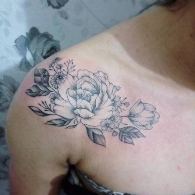 tattoo feminin pour epaule 26