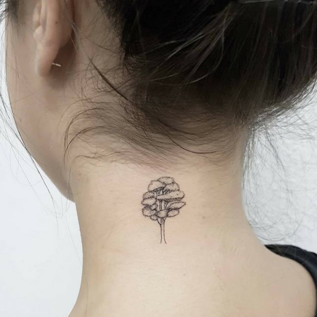 tattoo feminin pour nuque 17