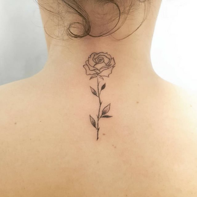 tattoo feminin pour nuque 21