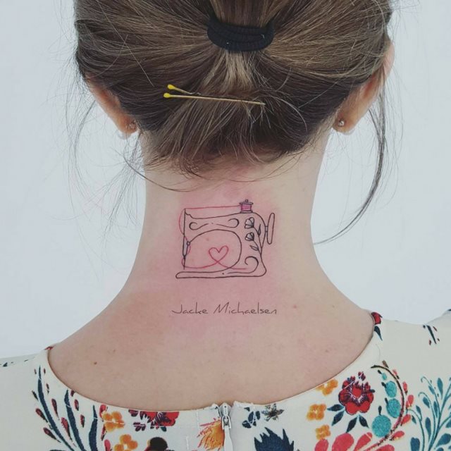 tattoo feminin pour nuque 24