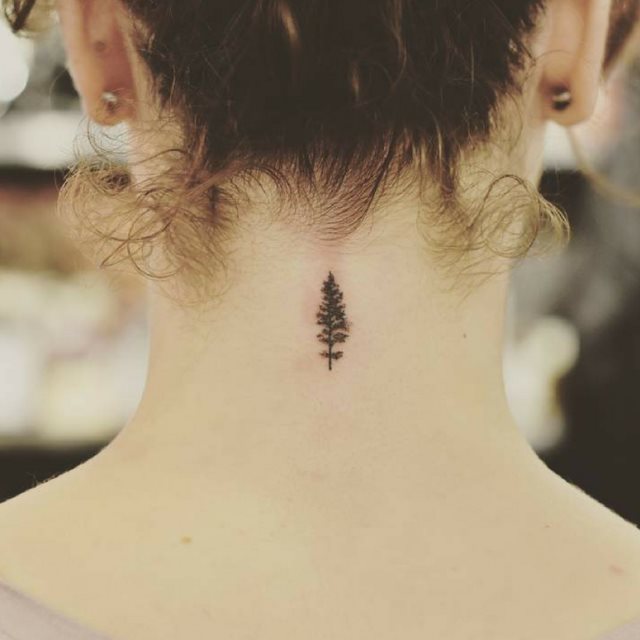 tattoo feminin pour nuque 61