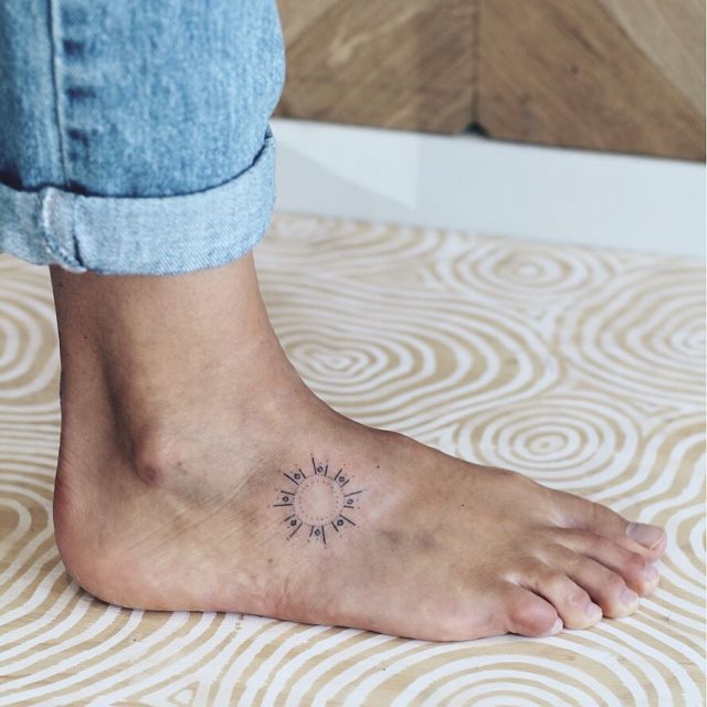 tattoo feminin pour pied 08