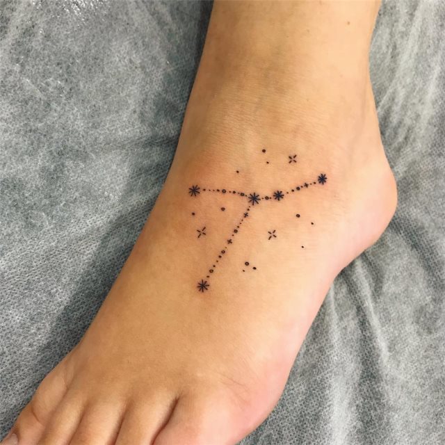 tattoo feminin pour pied 11