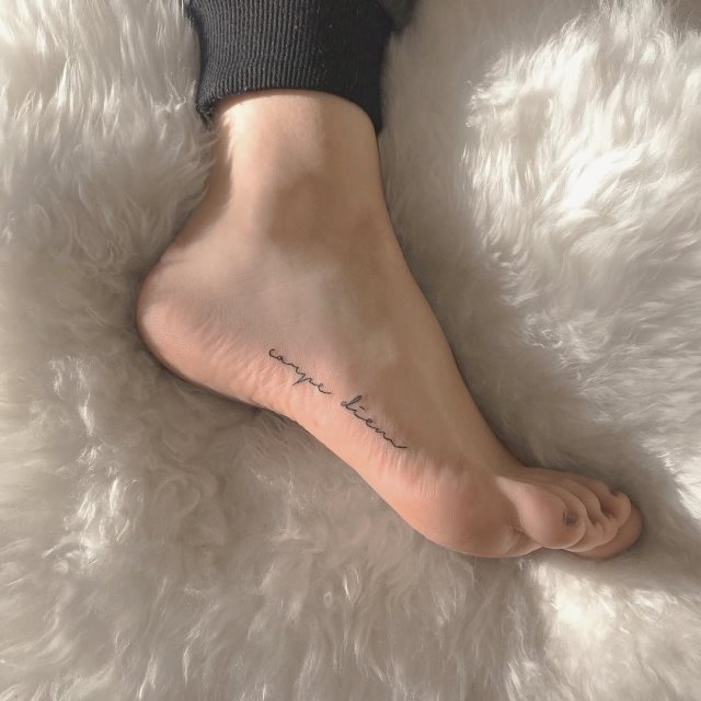 tattoo feminin pour pied 14