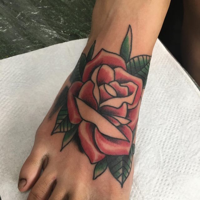 tattoo feminin pour pied 15