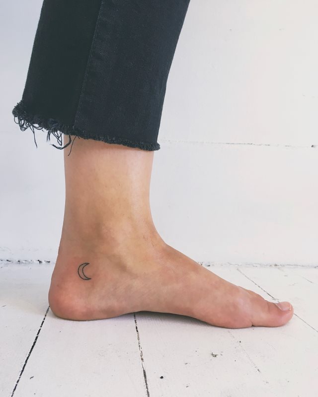 tattoo feminin pour pied 19