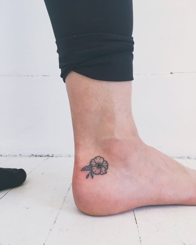 tattoo feminin pour pied 21