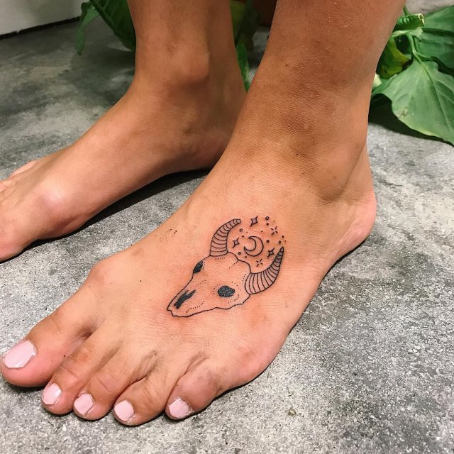 tattoo feminin pour pied 22