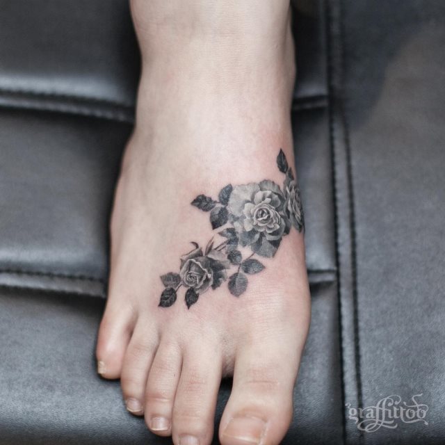 tattoo feminin pour pied 23