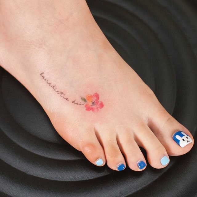 tattoo feminin pour pied 29
