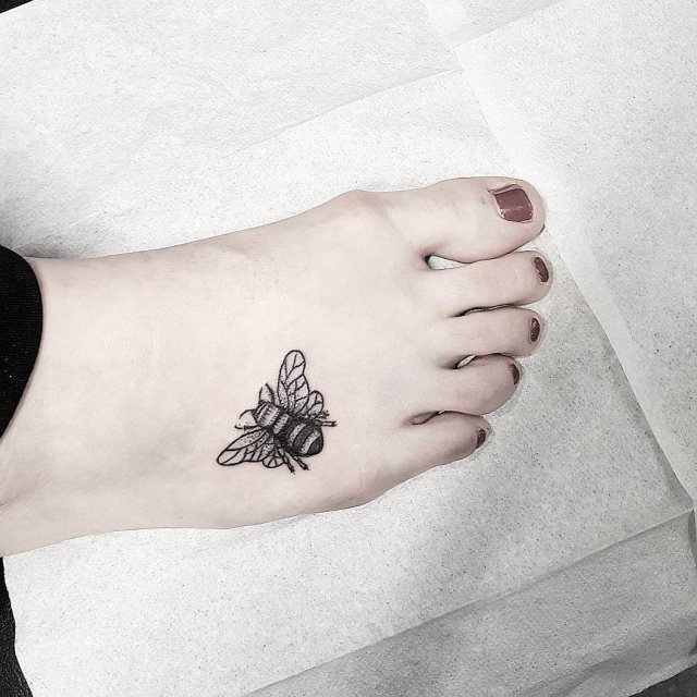 tattoo feminin pour pied 30