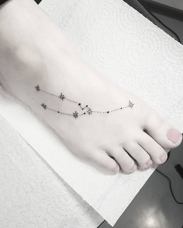 tattoo feminin pour pied 32