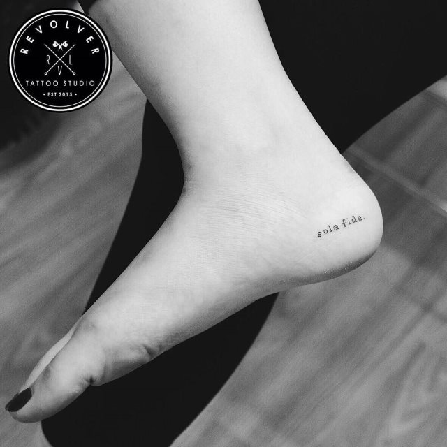 tattoo feminin pour pied 33