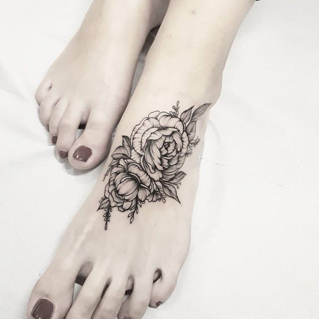 tattoo feminin pour pied 34