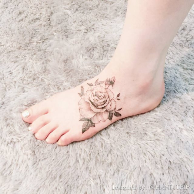 tattoo feminin pour pied 40