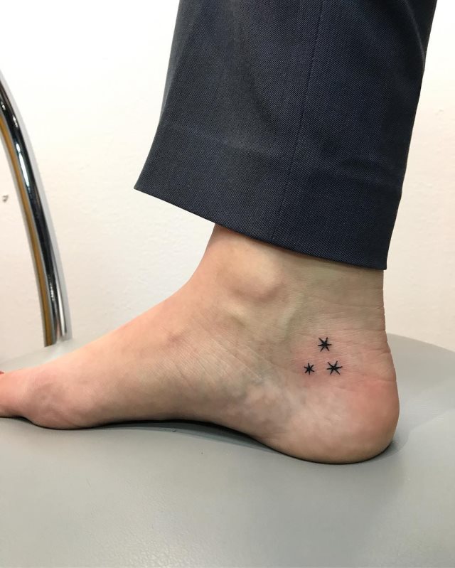 tattoo feminin pour pied 49