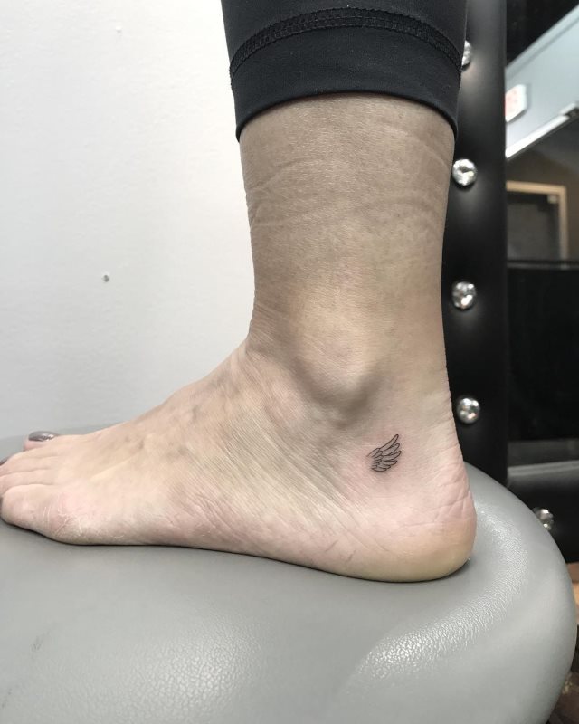 tattoo feminin pour pied 52