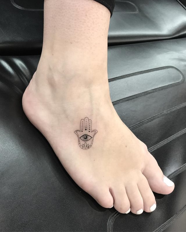 tattoo feminin pour pied 53