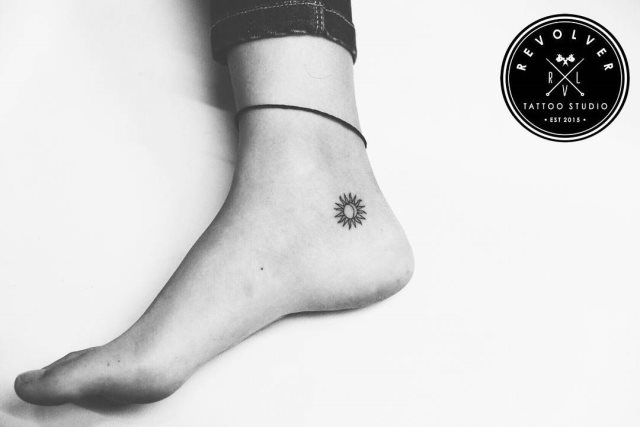 tattoo feminin pour pied 57