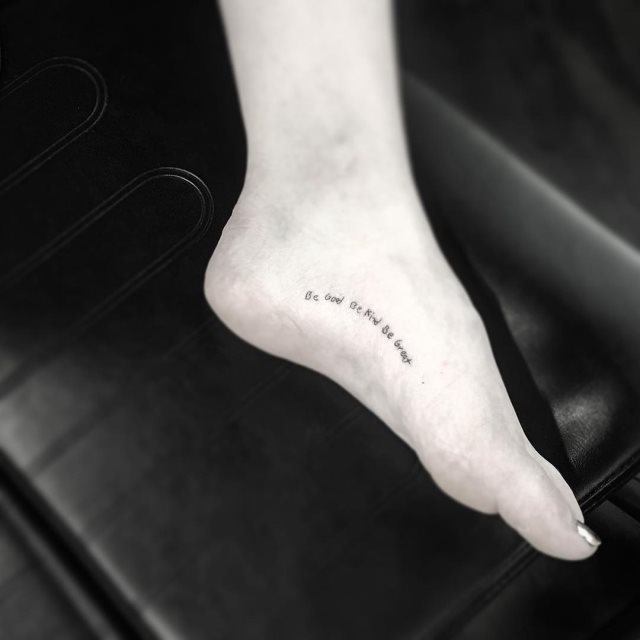 tattoo feminin pour pied 58