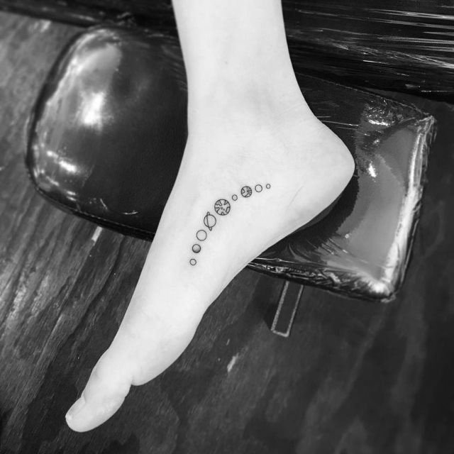 tattoo feminin pour pied 60