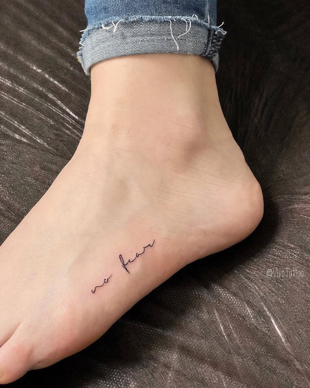 tattoo feminin pour pied 63