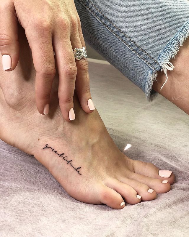 tattoo feminin pour pied 64