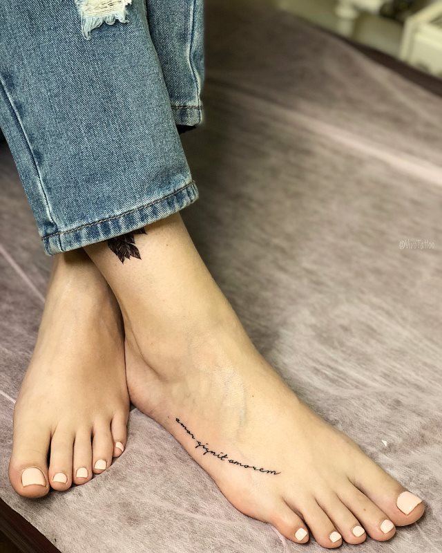 tattoo feminin pour pied 66