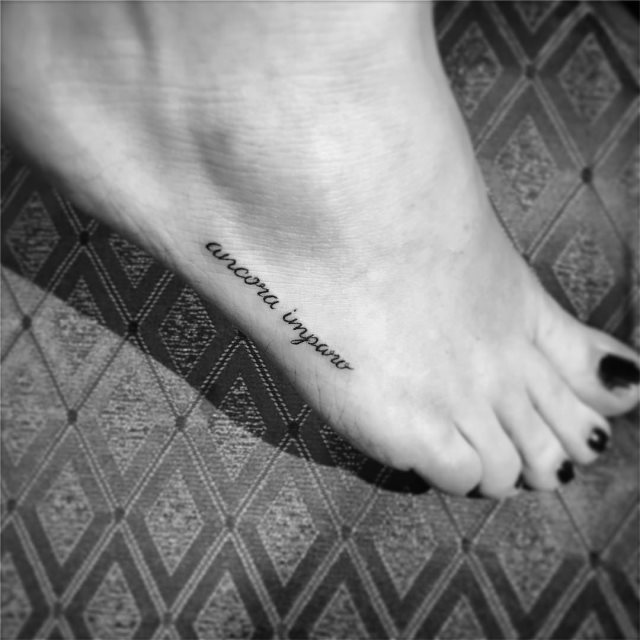 tattoo feminin pour pied 71