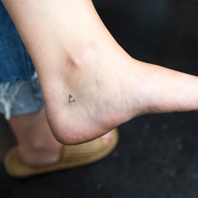 tattoo feminin pour pied 72