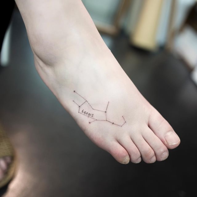 tattoo feminin pour pied 73