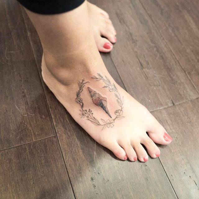 tattoo feminin pour pied 75