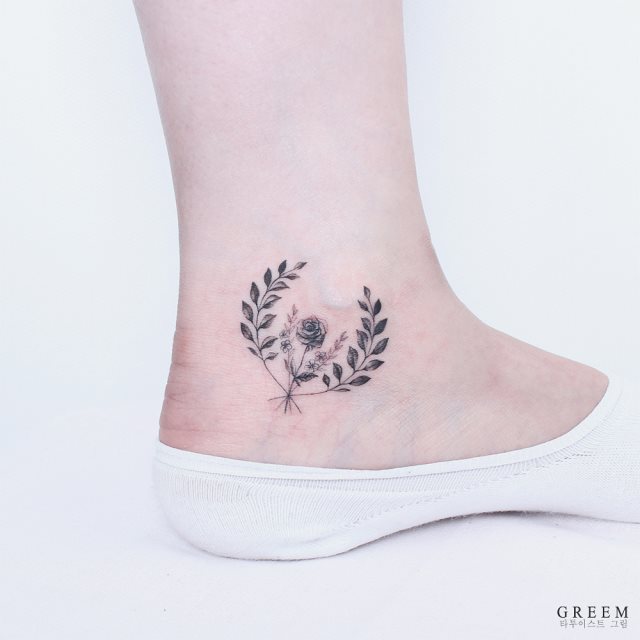tattoo feminin pour pied 81