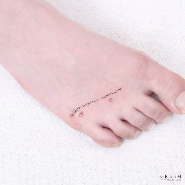 tattoo feminin pour pied 82