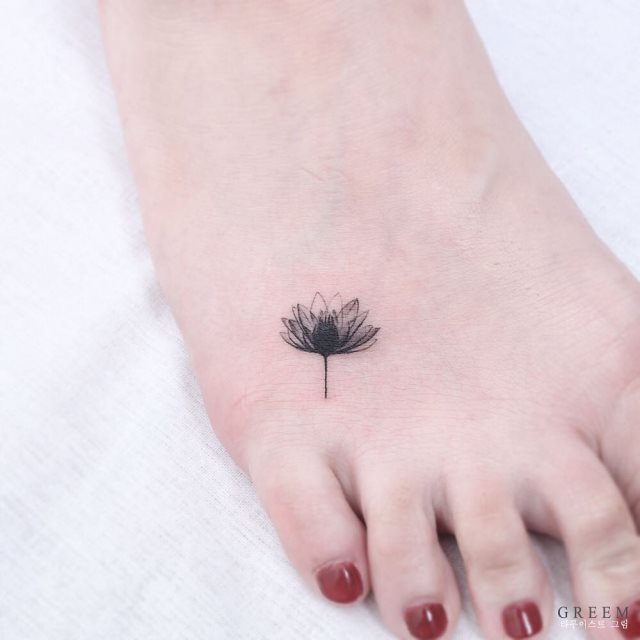 tattoo feminin pour pied 83