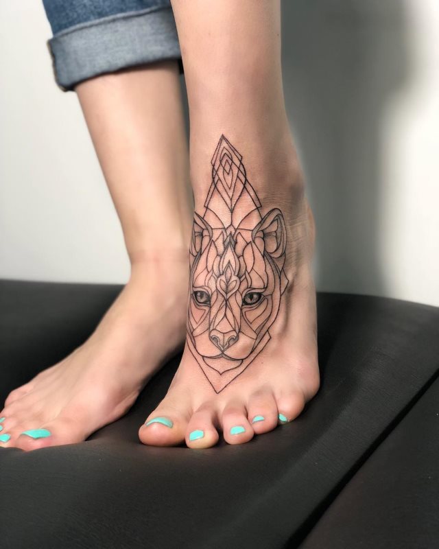 tattoo feminin pour pied 85