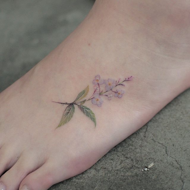tattoo feminin pour pied 87