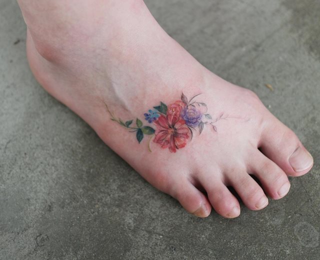 tattoo feminin pour pied 89