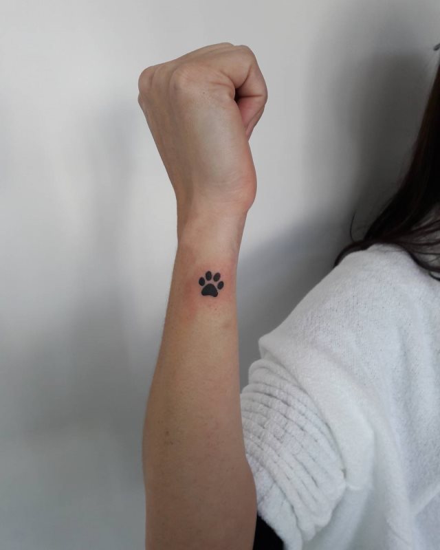 tattoo feminin pour poignet 02