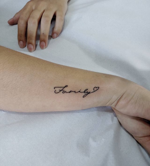 tattoo feminin pour poignet 31