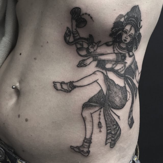 tattoo feminin pour ventre 07