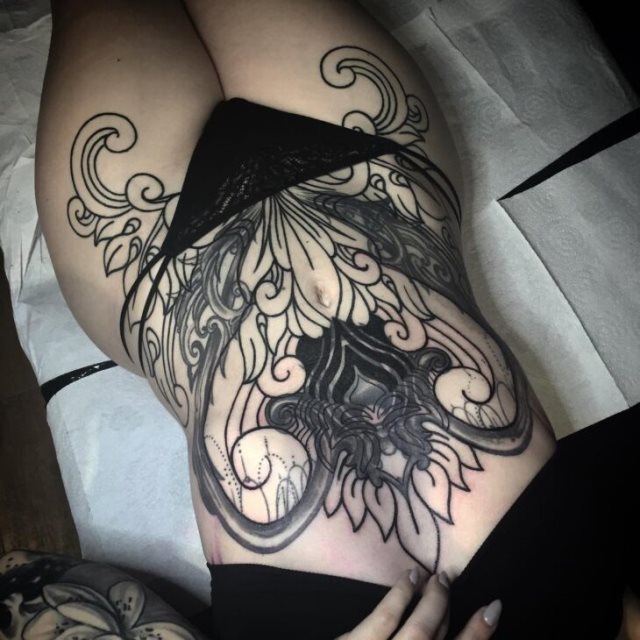 tattoo feminin pour ventre 24