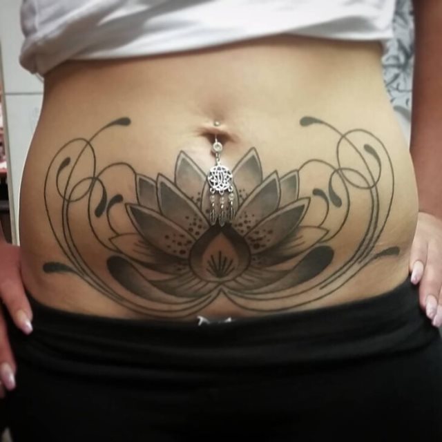 tattoo feminin pour ventre 49